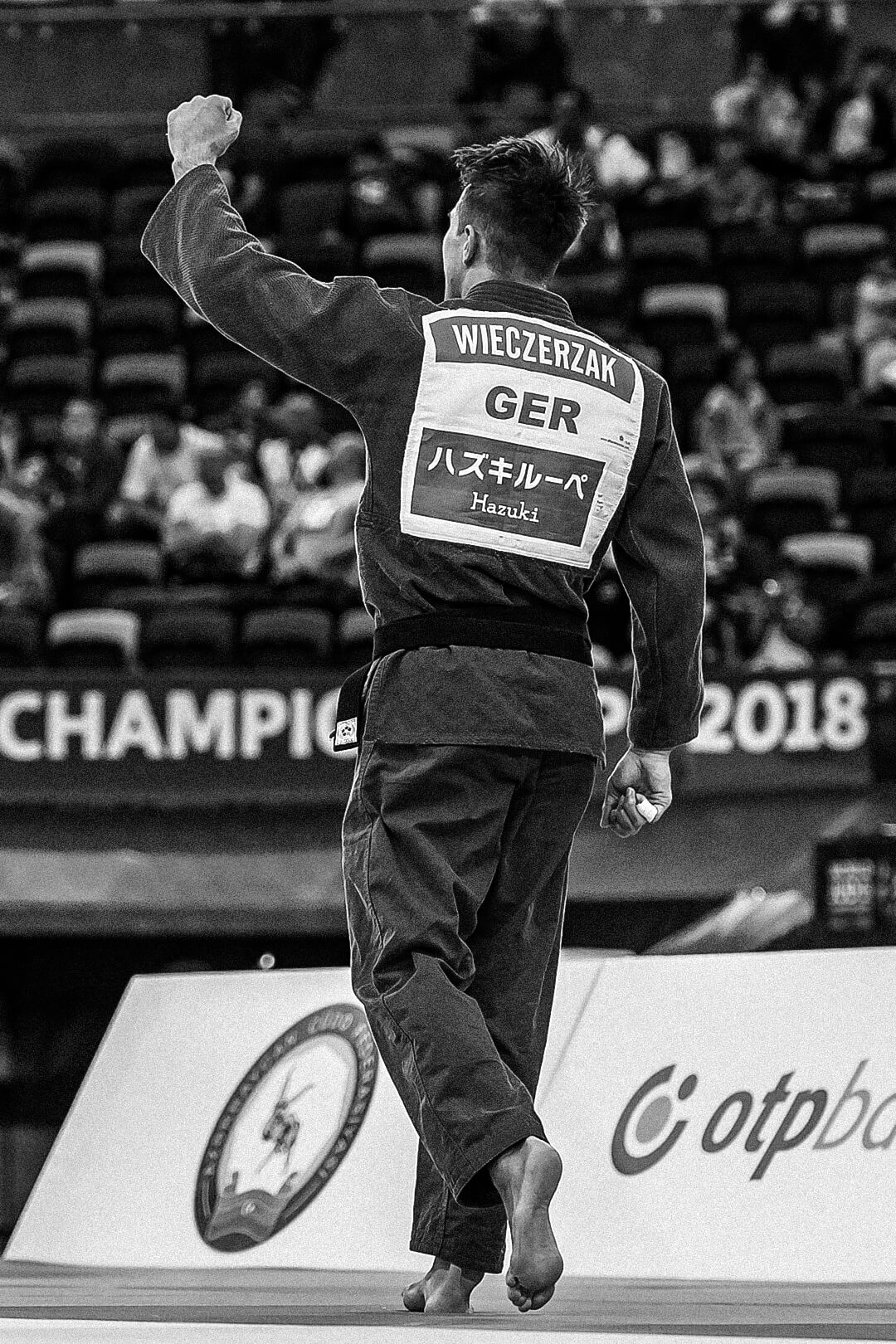 Judoka Alexander Wieczerzak feiert sich beim Sieg