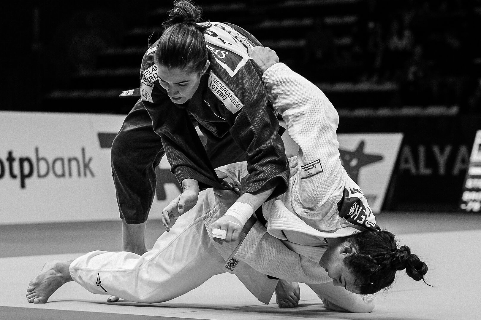 Judoka Alina Böhm im Match mit einer Niederländerin